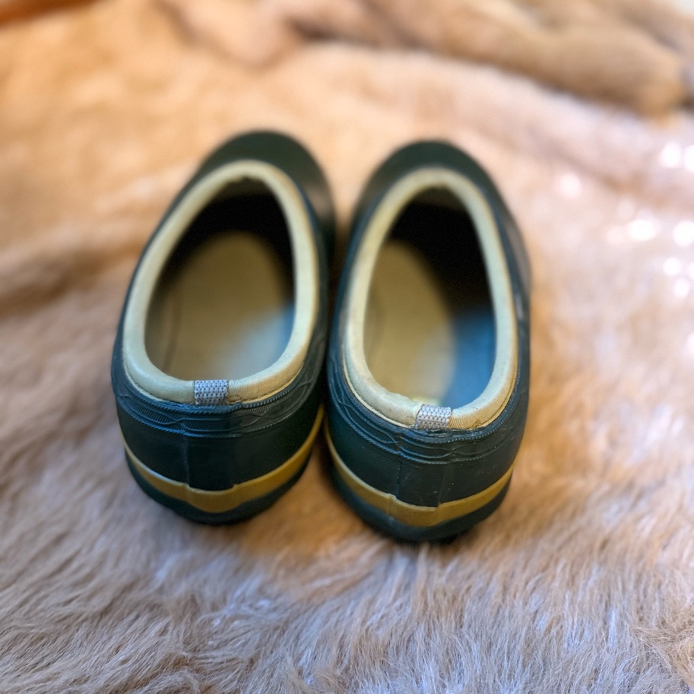 Hunter Garden Clogs - Picture 2 of 4